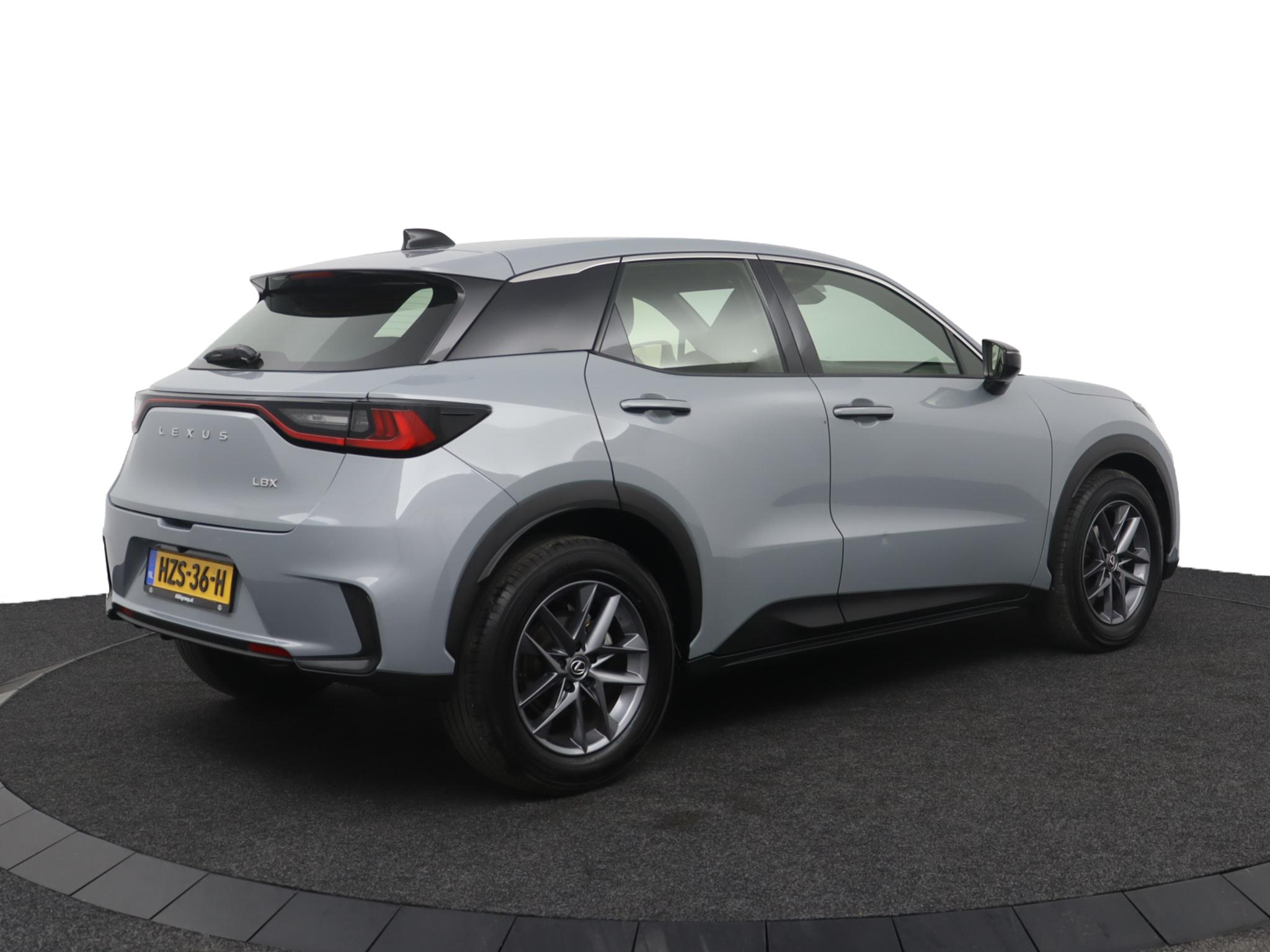 Lexus LBX 1.5 2WD - Afbeelding 2