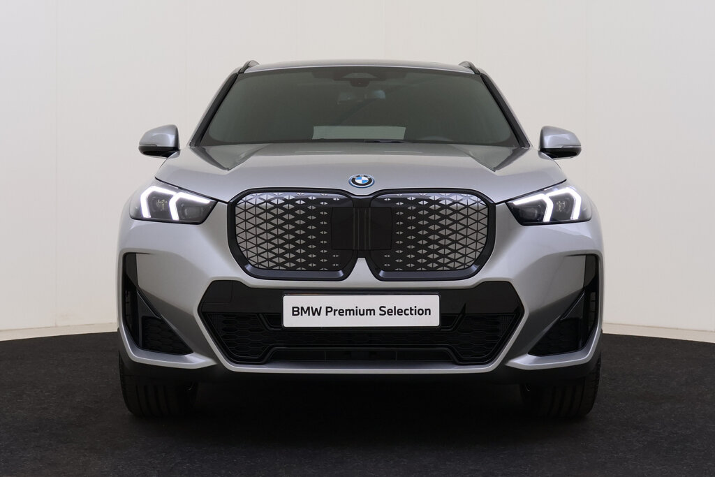BMW iX1 4
