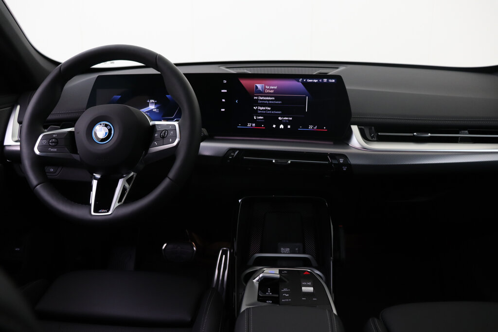 BMW iX1 21