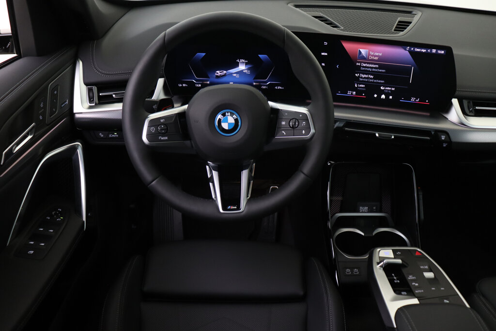 BMW iX1 23