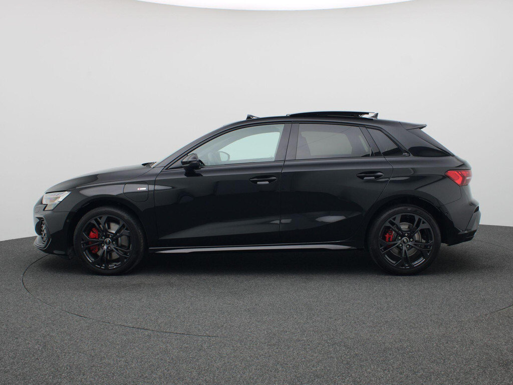 Audi A3 Sportback 45 TFSI e S edition Competition 272PK S-Tronic S-Line, Pano-Schuifdak, Memorystoel, Achteruitrijcamera, Matrix LED-verlichting, Leder, Elektr. Achterklep, Keyless, 18" LM Velgen - Bild 3