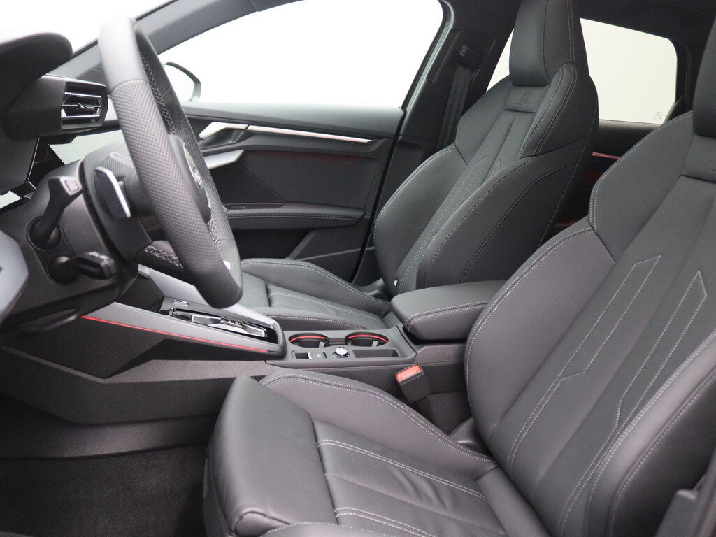 Audi A3 Sportback 45 TFSI e S edition Competition 272PK S-Tronic S-Line, Pano-Schuifdak, Memorystoel, Achteruitrijcamera, Matrix LED-verlichting, Leder, Elektr. Achterklep, Keyless, 18" LM Velgen - Bild 5