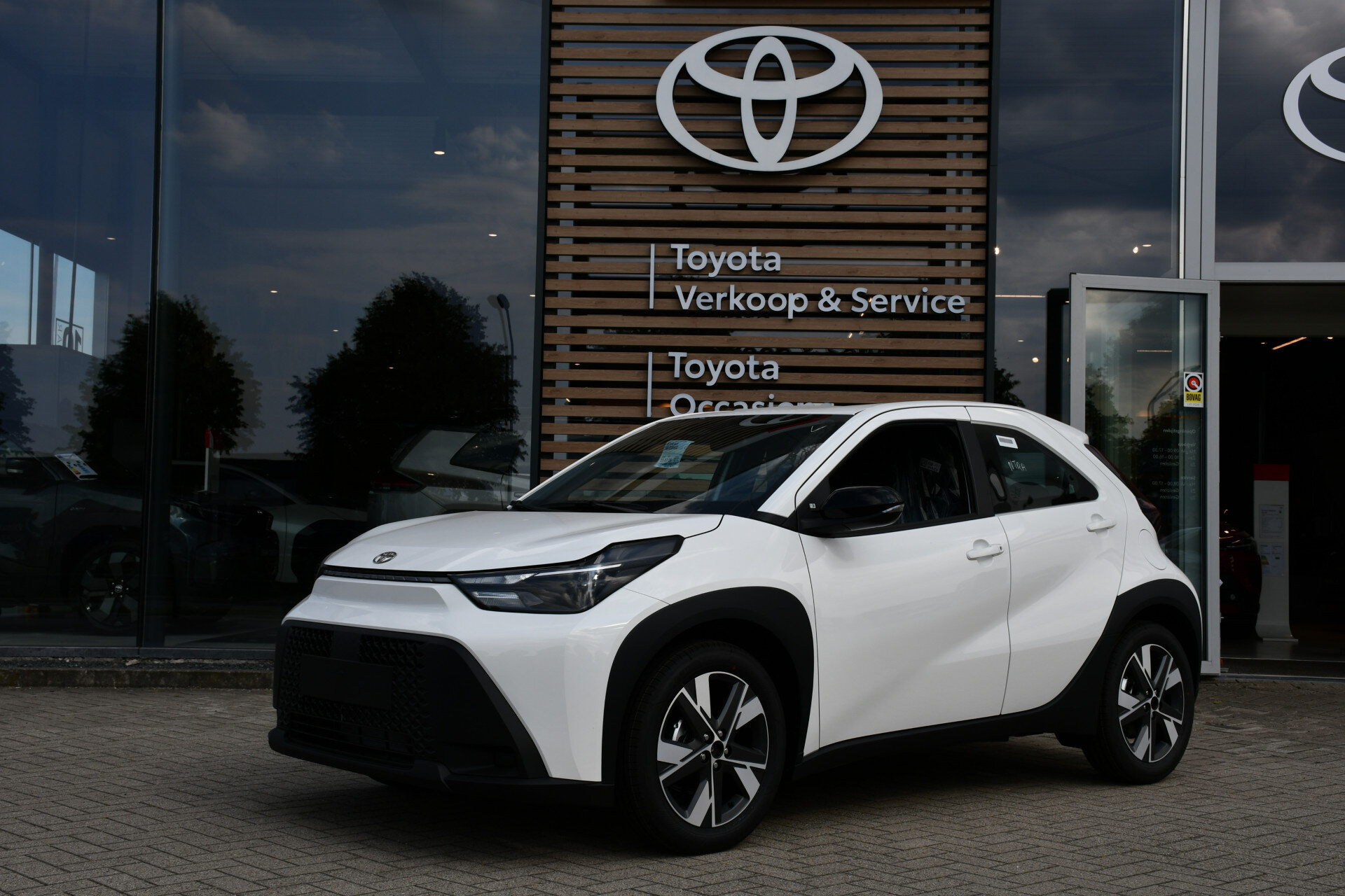 Toyota Aygo X Hybrid 115 play Automaat 116pk - Afbeelding 1