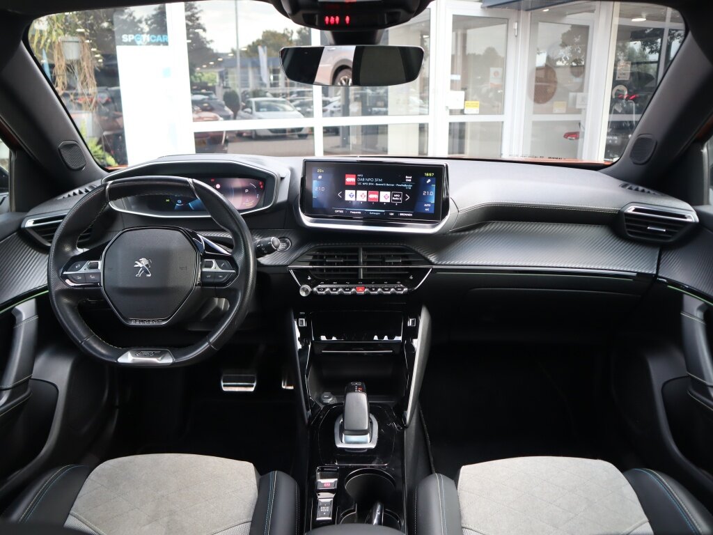 Peugeot e-2008 GT Première EV 50kWh 136PK Automaat, Rijklaarprijs | Panoramadak Navigatie Stoelverwarming Camera - Afbeelding 5