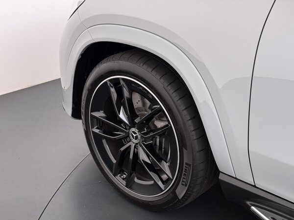 22” vijf-dubbelspaaks lichtmetalen AMG-velgen 22” vijf-dubbelspaaks lichtmetalen AMG-velgen