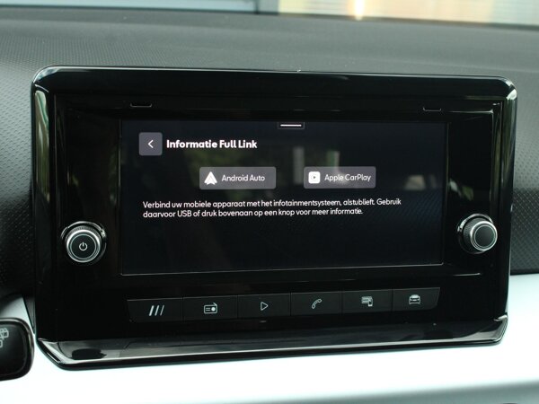 Apple Carplay/Android Auto Apple Carplay/Android Auto