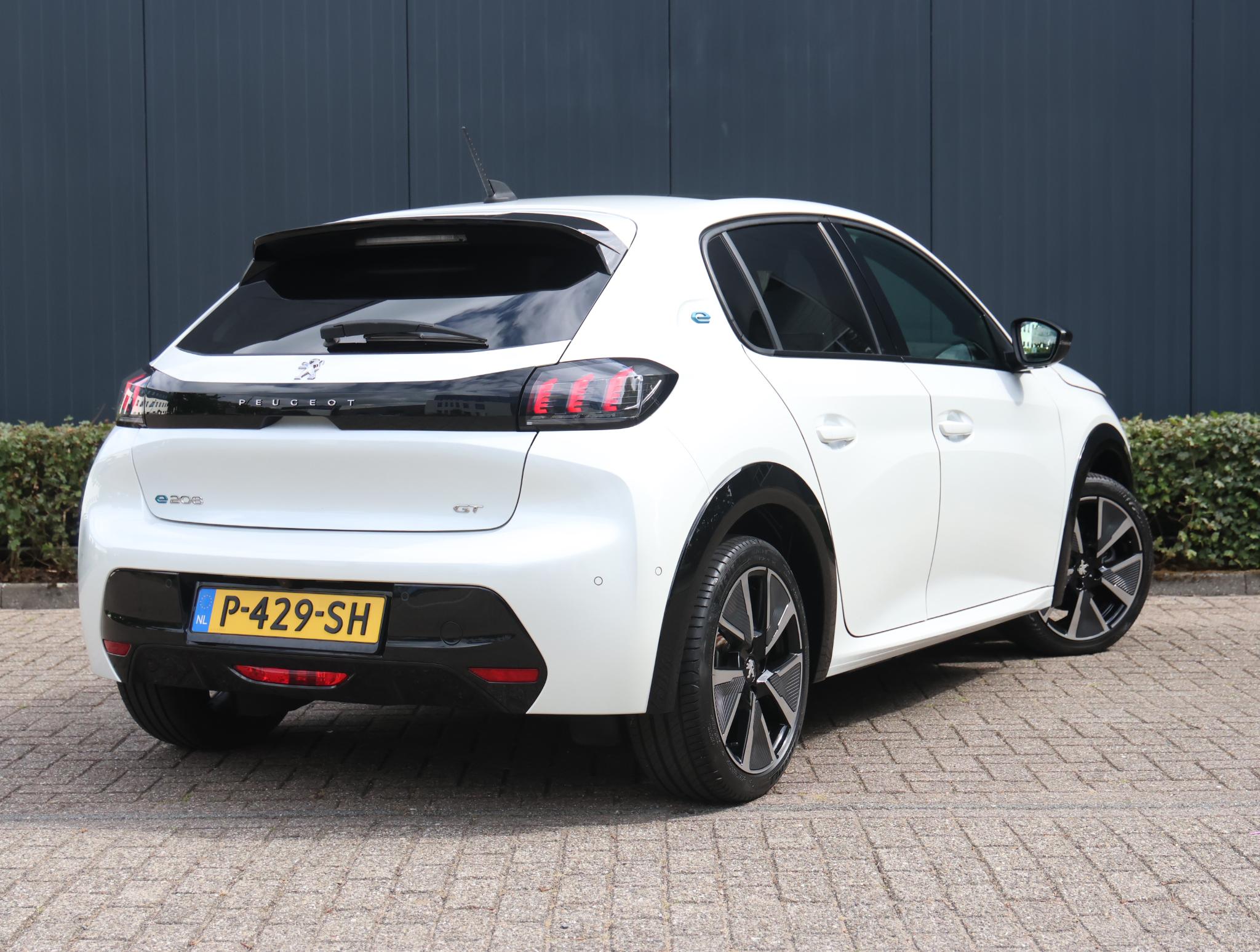 Peugeot e-208