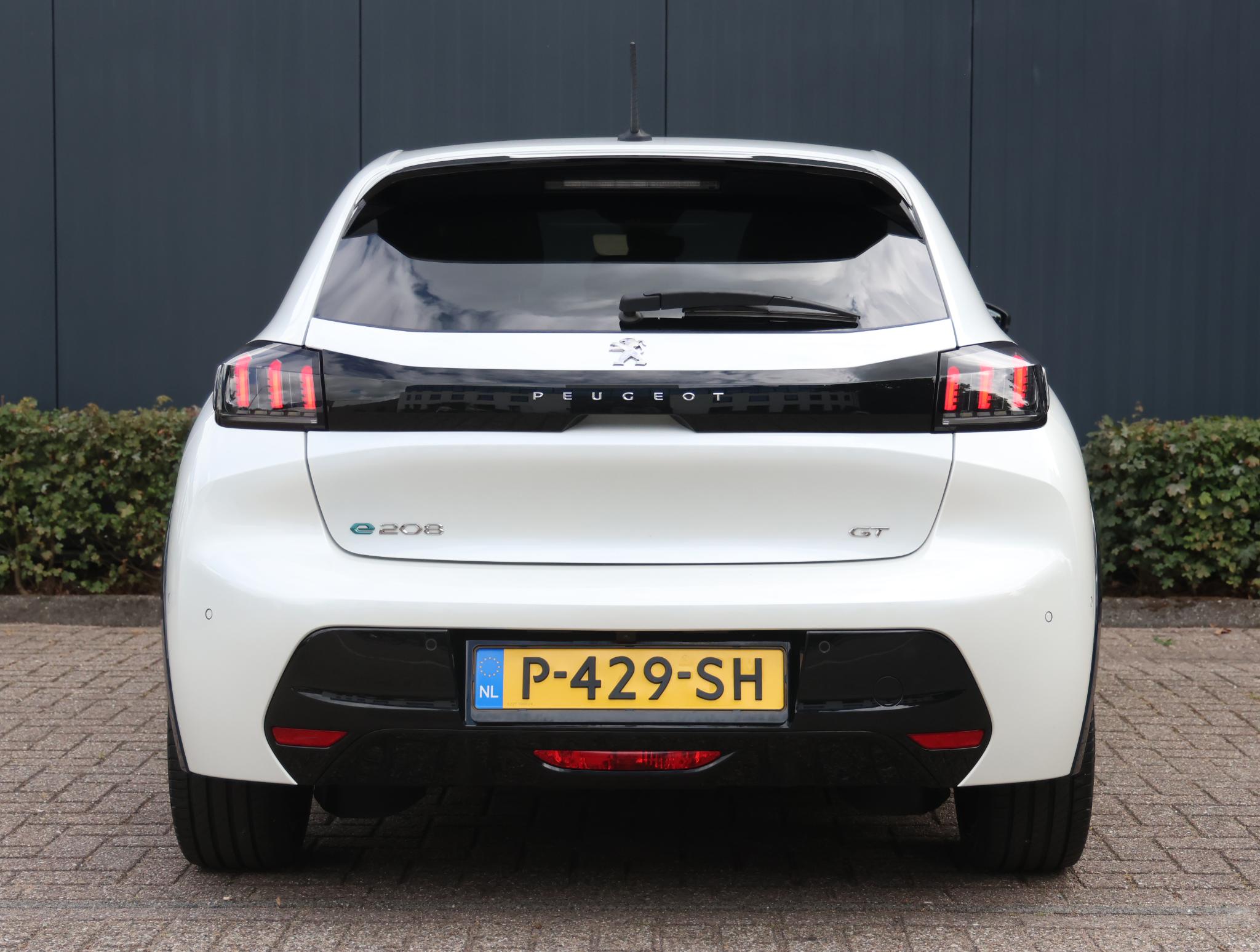 Peugeot e-208