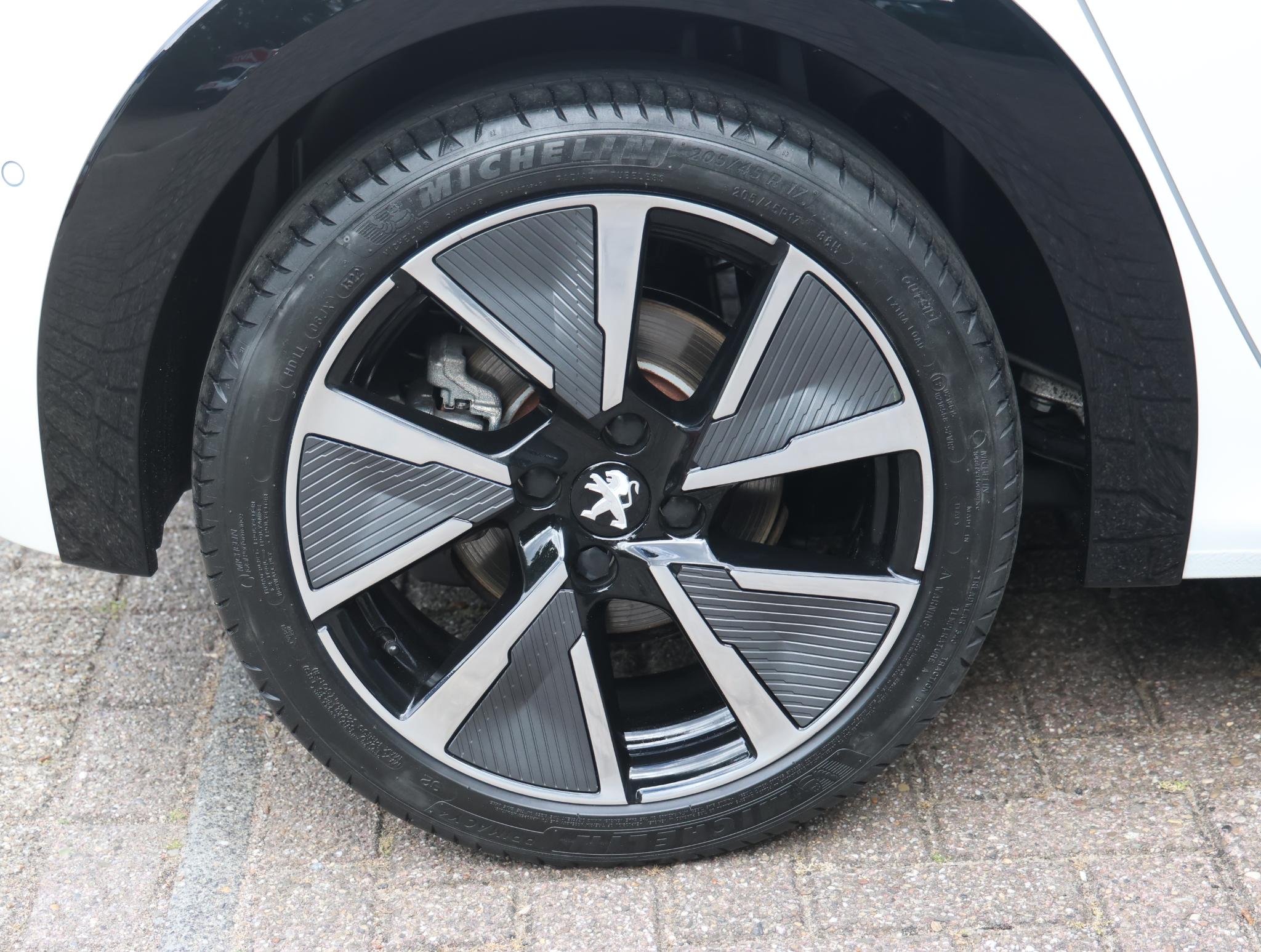 Peugeot e-208
