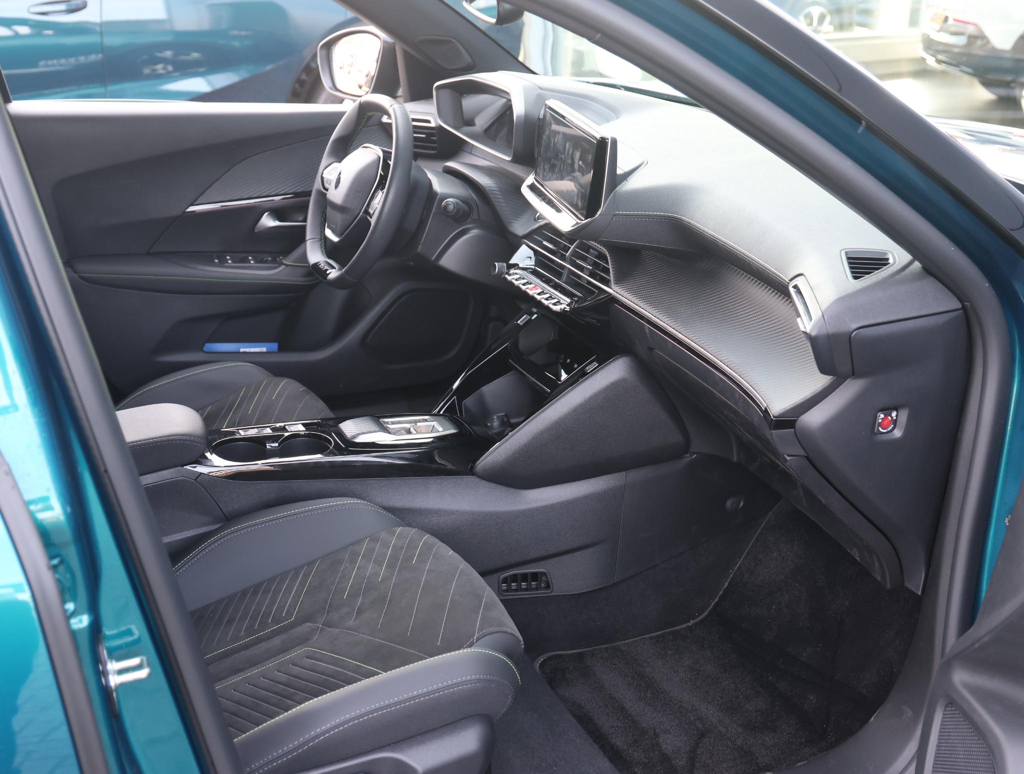 Peugeot e-2008
