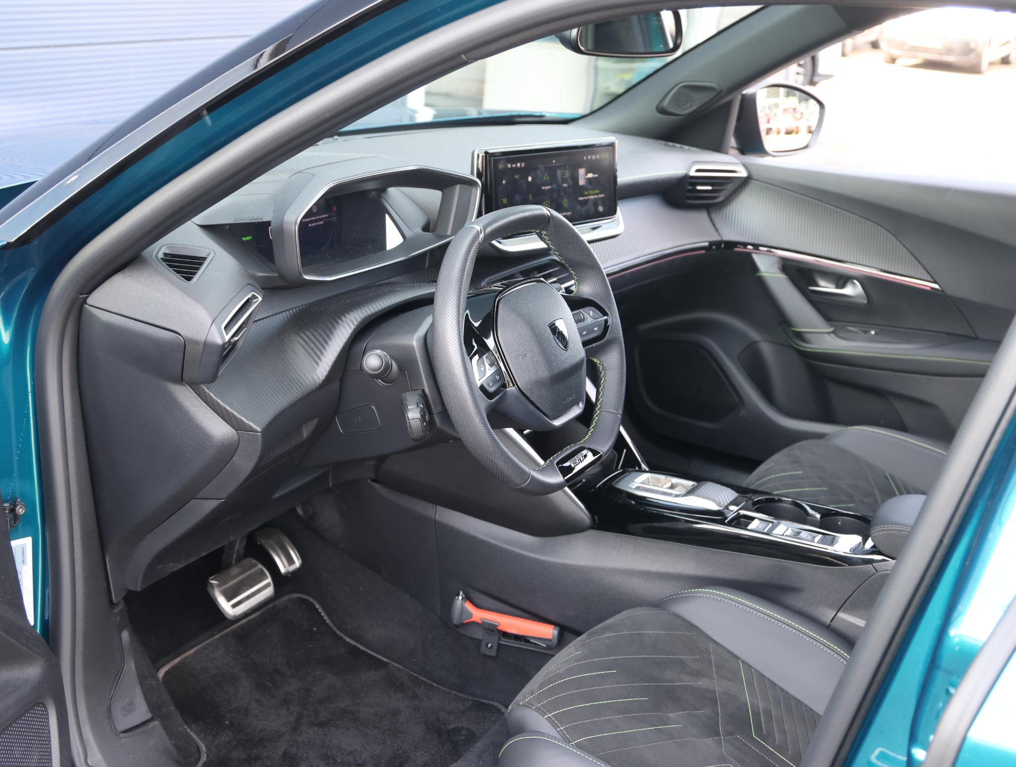 Peugeot e-2008