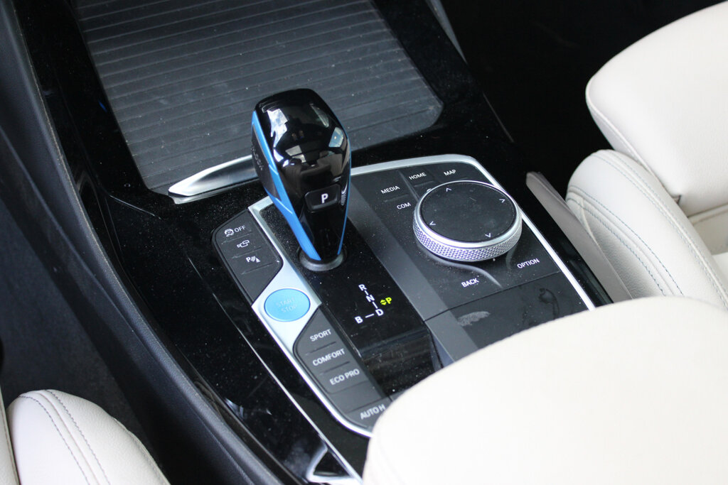 BMW iX3 21