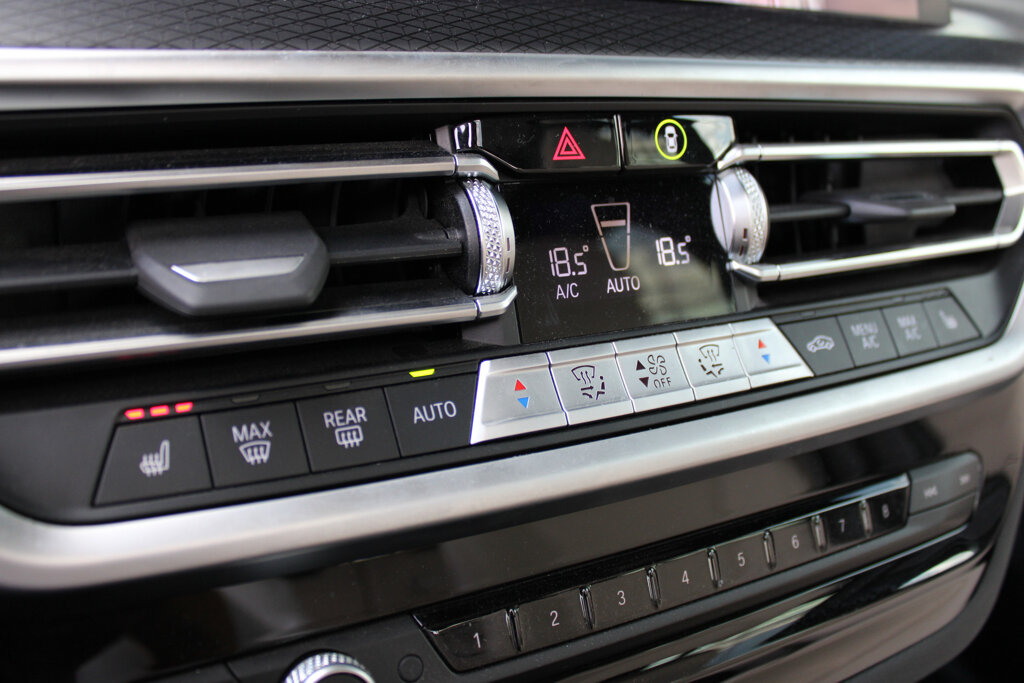 BMW iX3 29