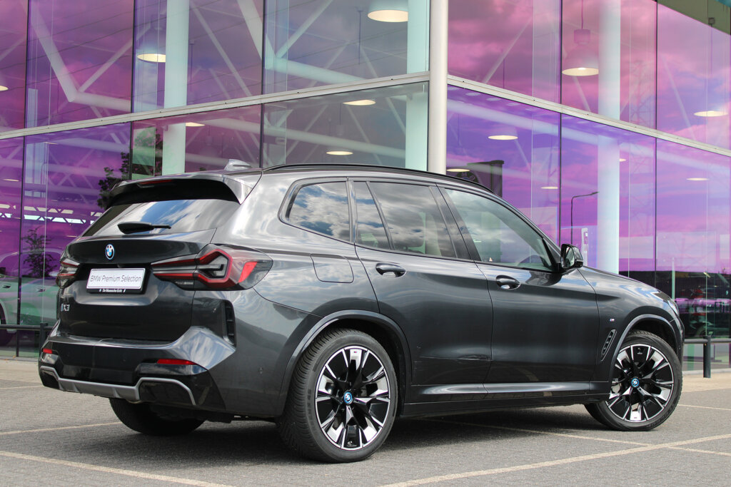 BMW iX3 30