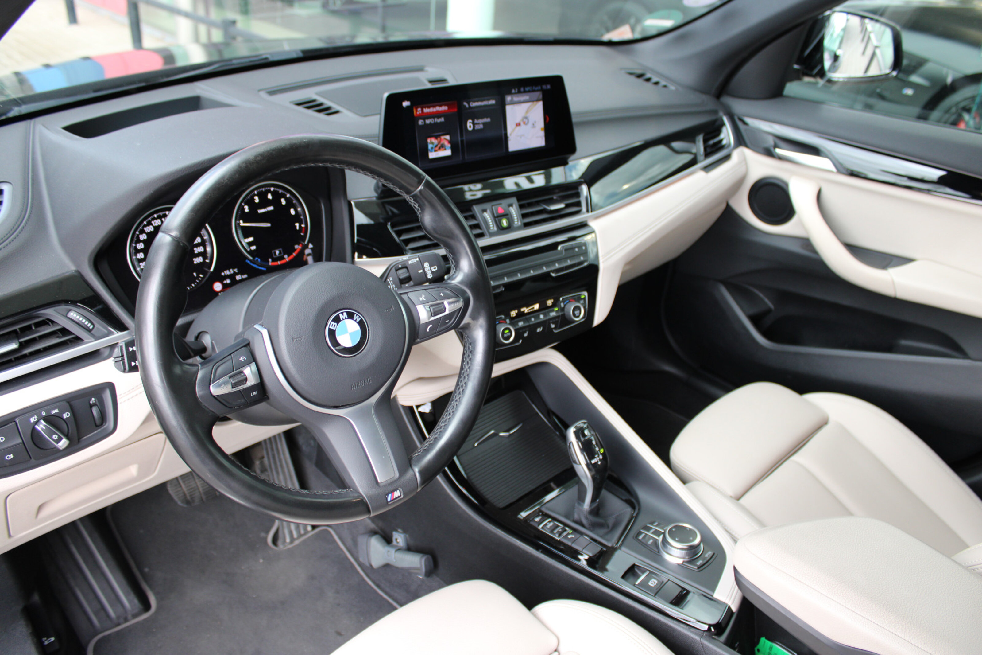 BMW X1 8
