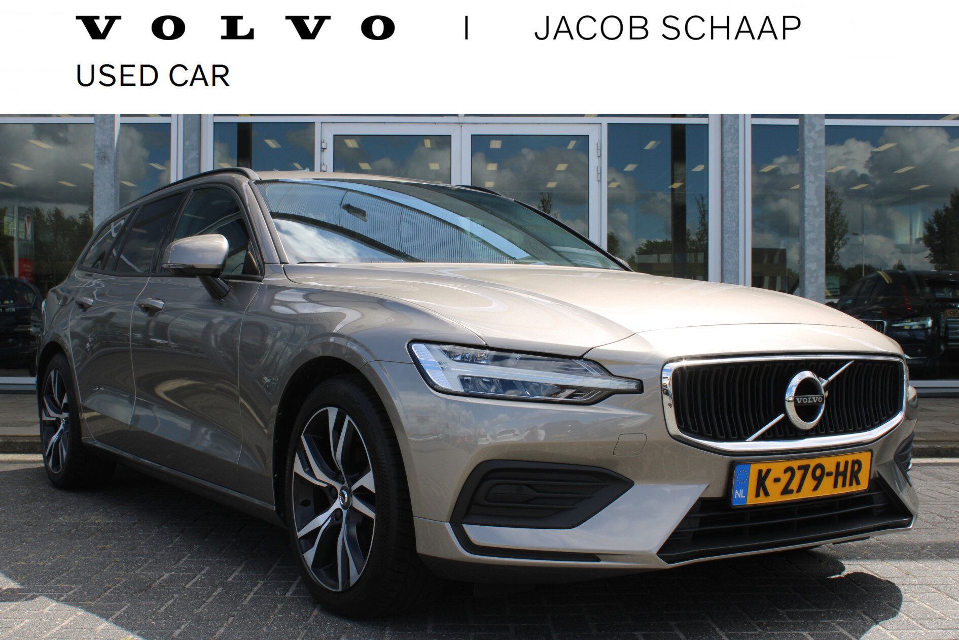 Volvo V60 B3 164PK Automaat Momentum Advantage