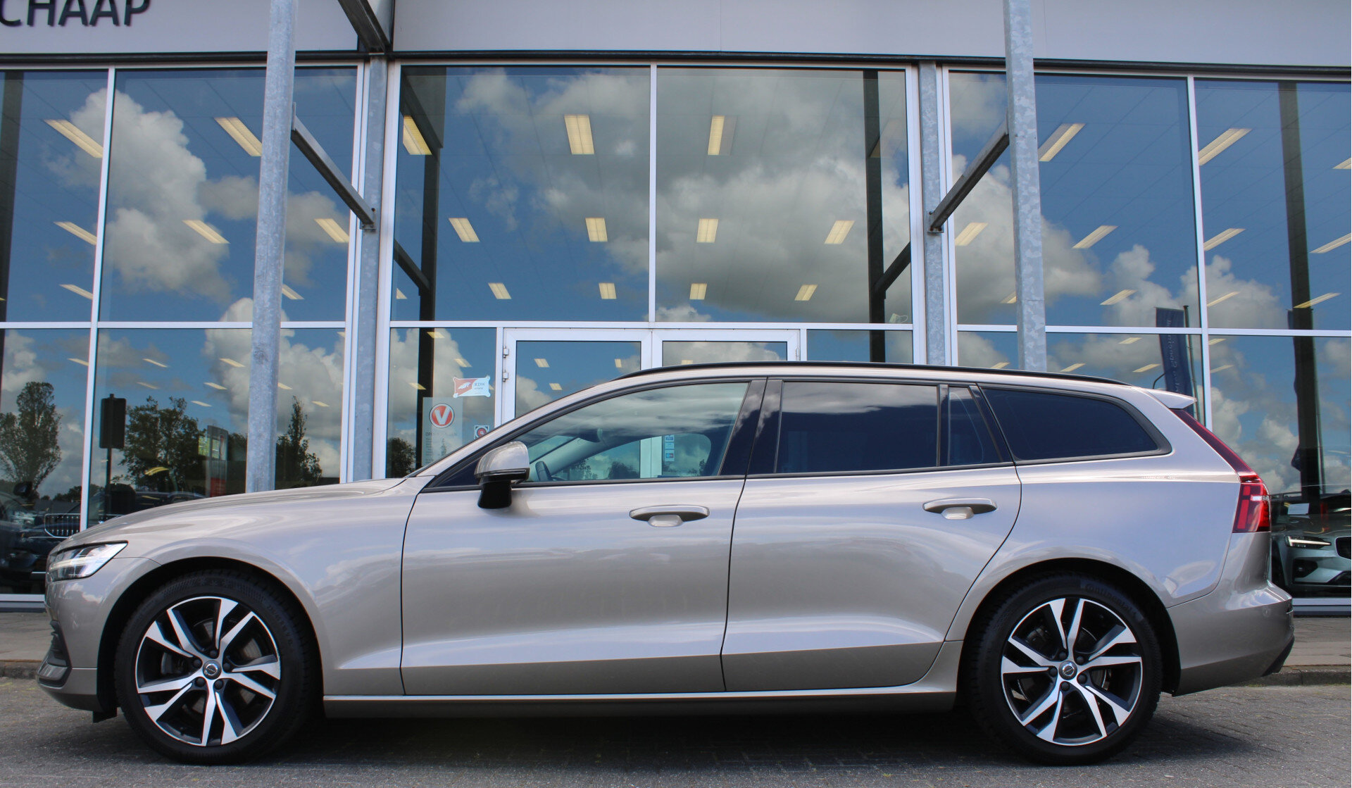 Volvo V60 B3 164PK Automaat Momentum Advantage - Afbeelding 2