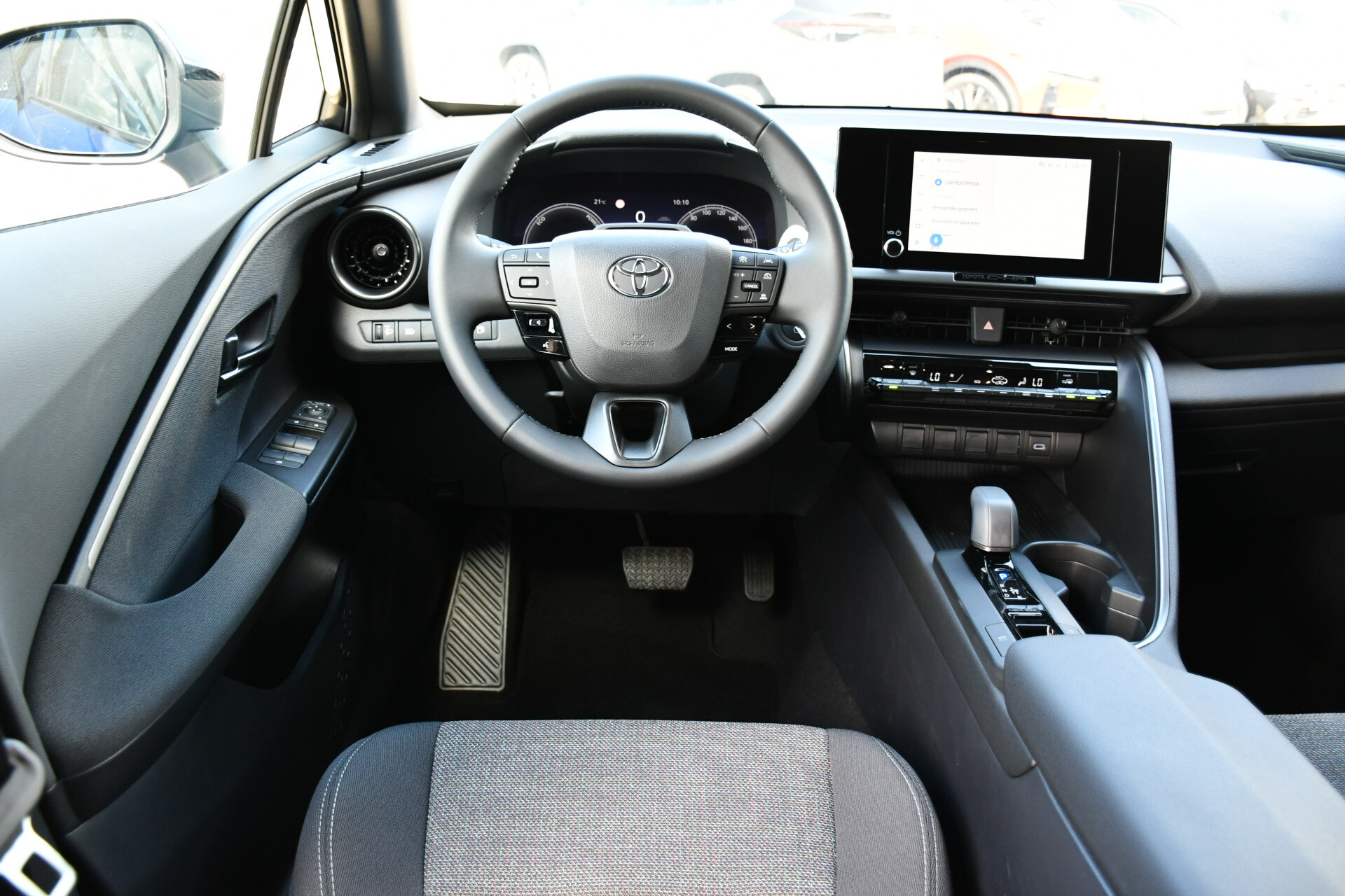 Toyota C-HR 1.8 Hybrid 140 Dynamic Automaat 140pk - Afbeelding 2