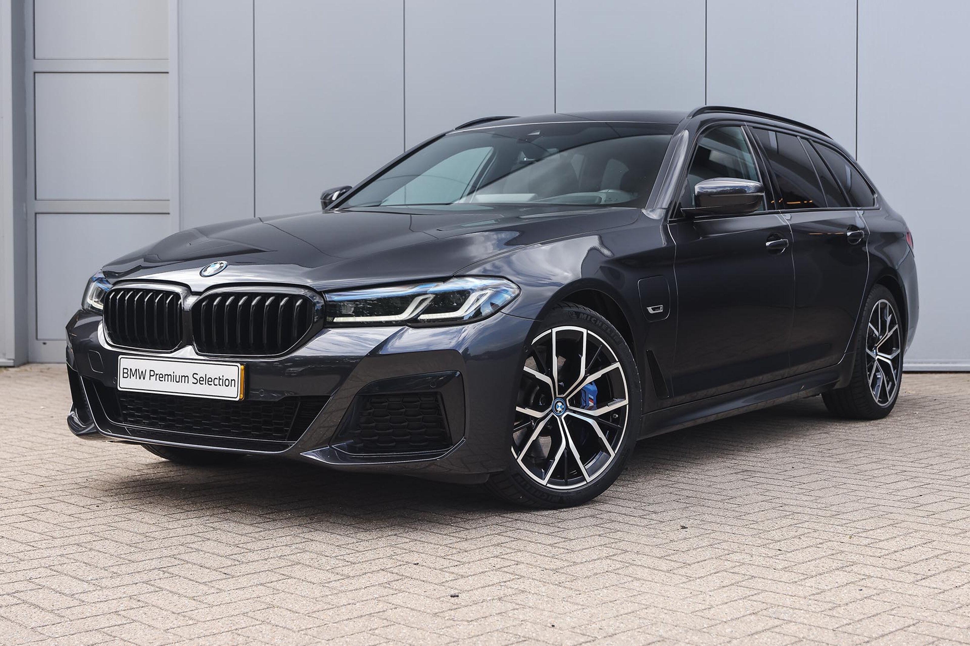 BMW 5 Serie Touring 530e xDrive M Sport Automaat