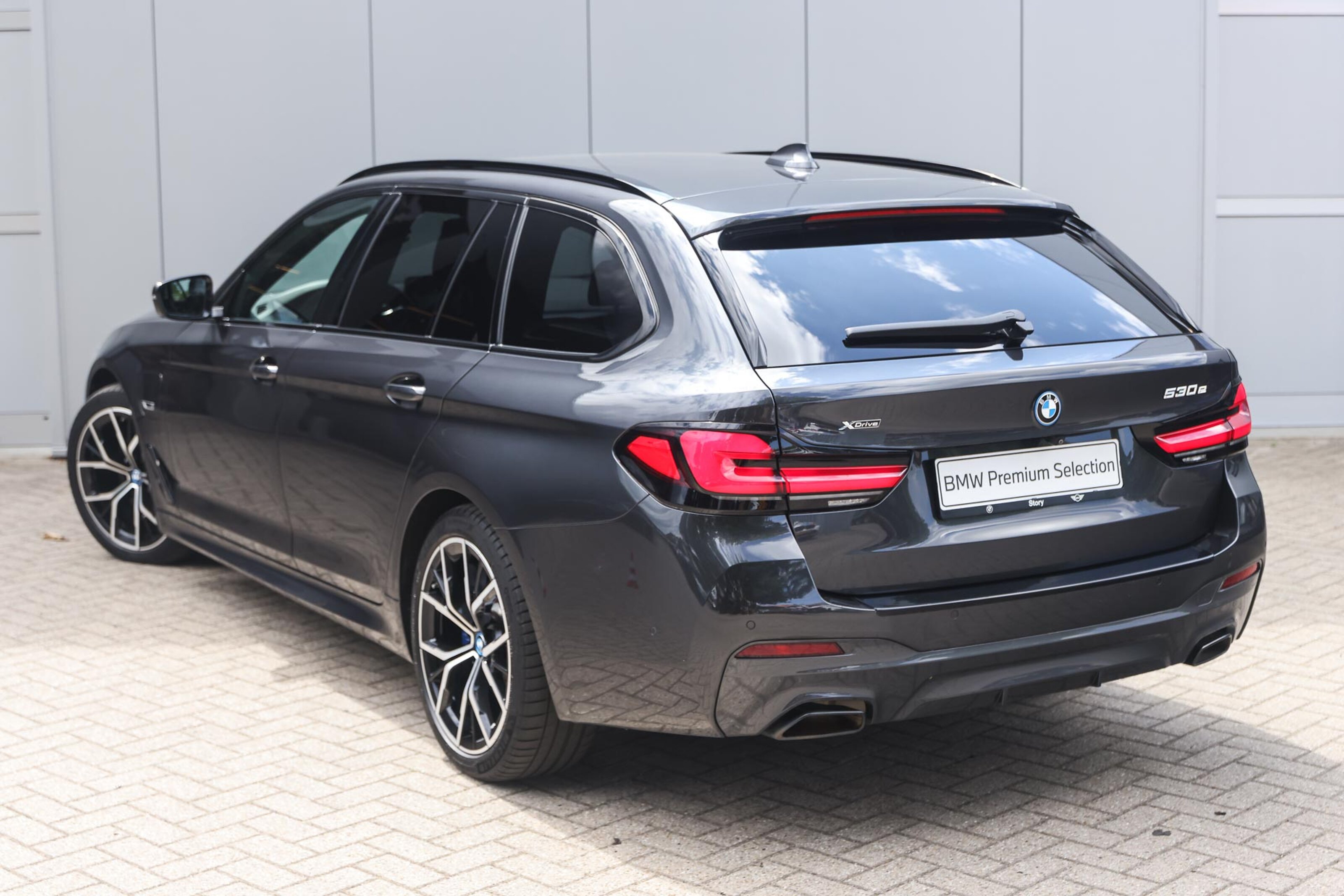 BMW 5 Serie Touring 530e xDrive M Sport Automaat