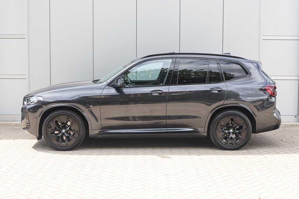 BMW iX3 8