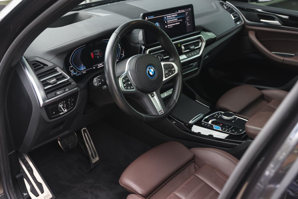 BMW iX3 10