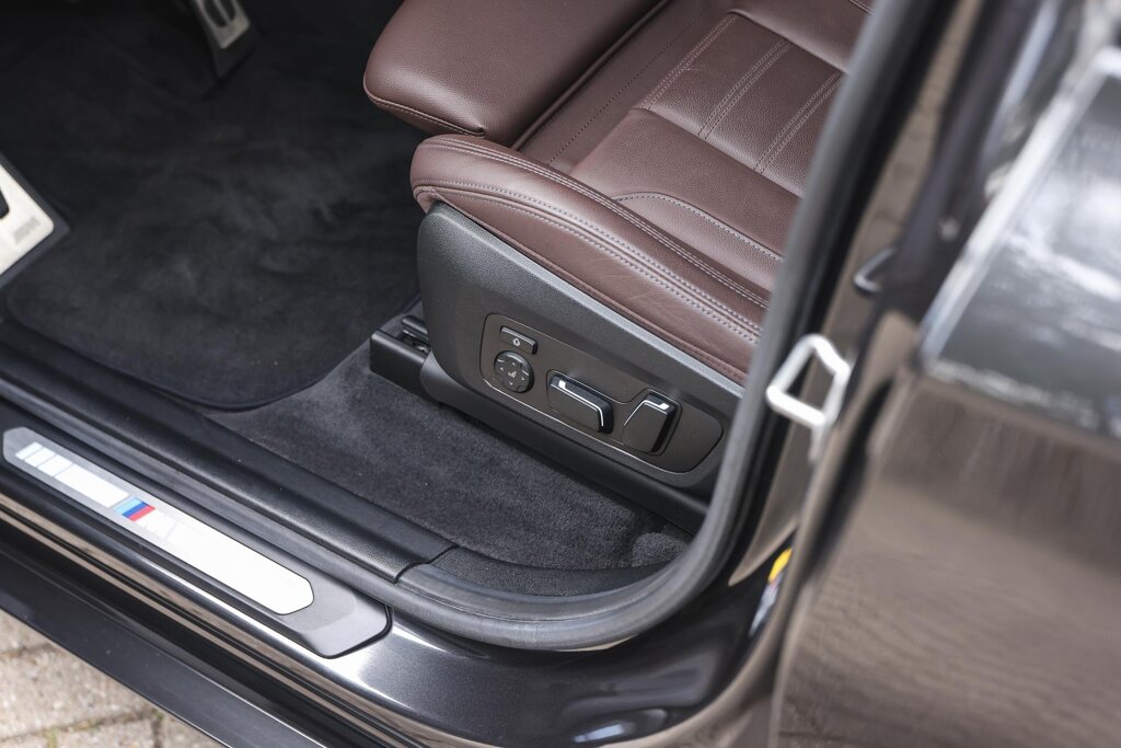 BMW iX3 14