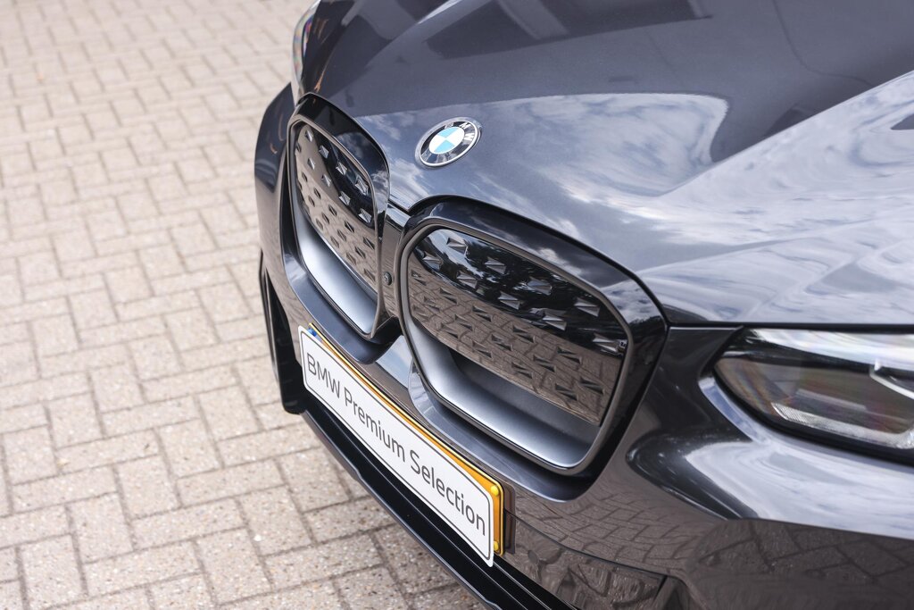 BMW iX3 31