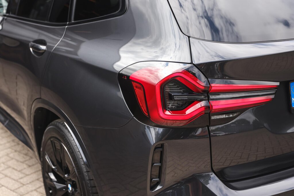 BMW iX3 36