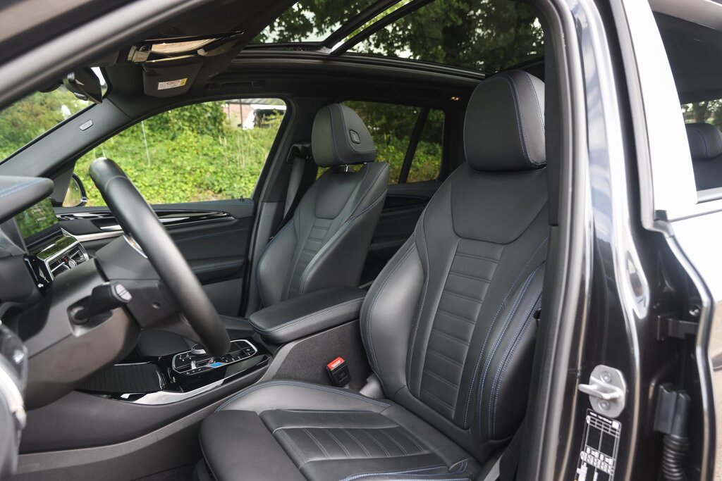 BMW iX3 14