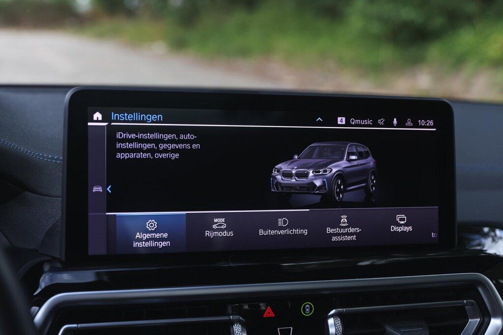 BMW iX3 26