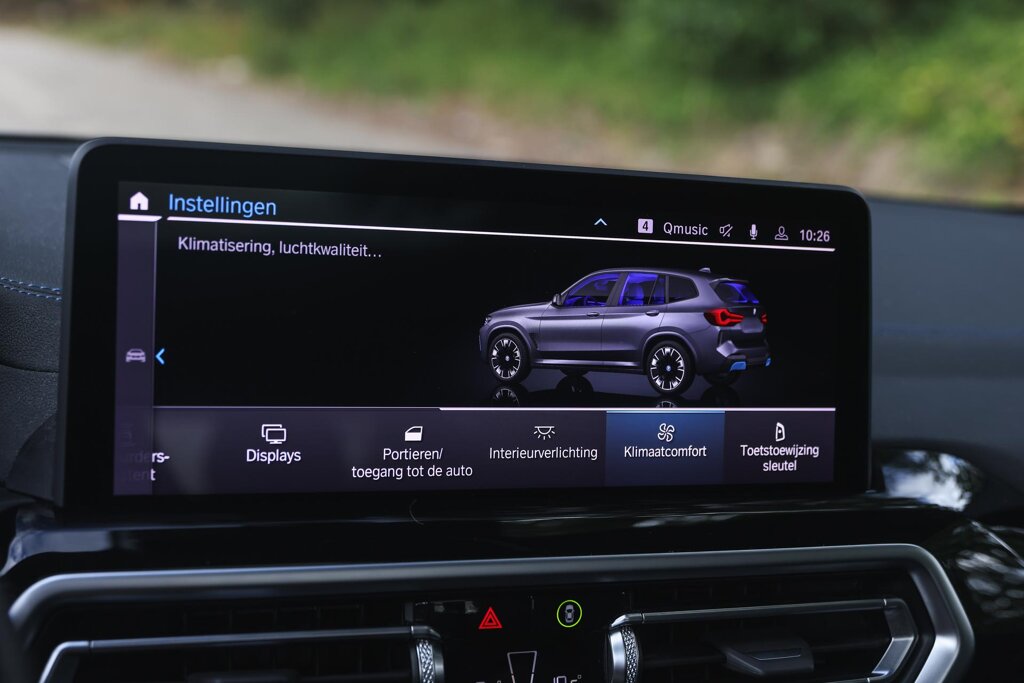 BMW iX3 29