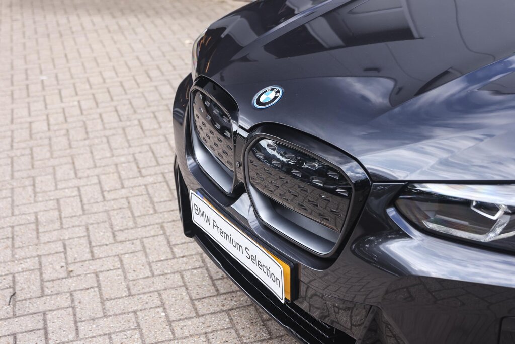 BMW iX3 32