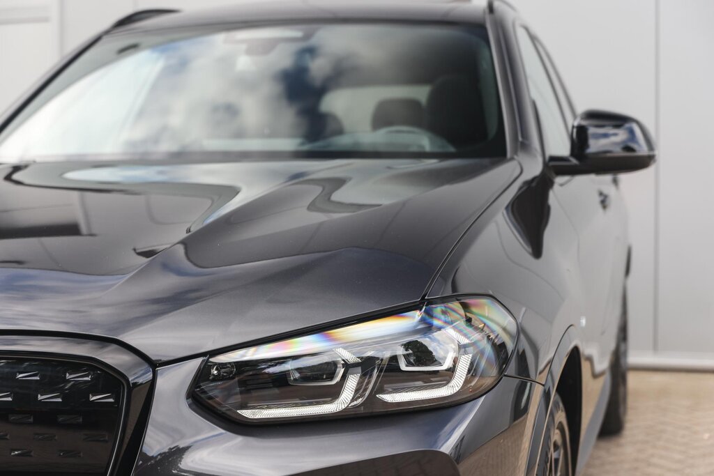 BMW iX3 33