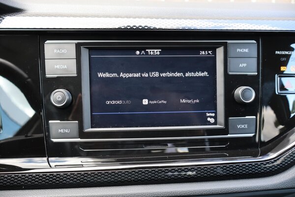 Apple Carplay/Android Auto Apple Carplay/Android Auto