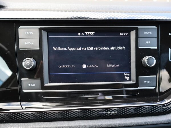 Apple Carplay/Android Auto Apple Carplay/Android Auto