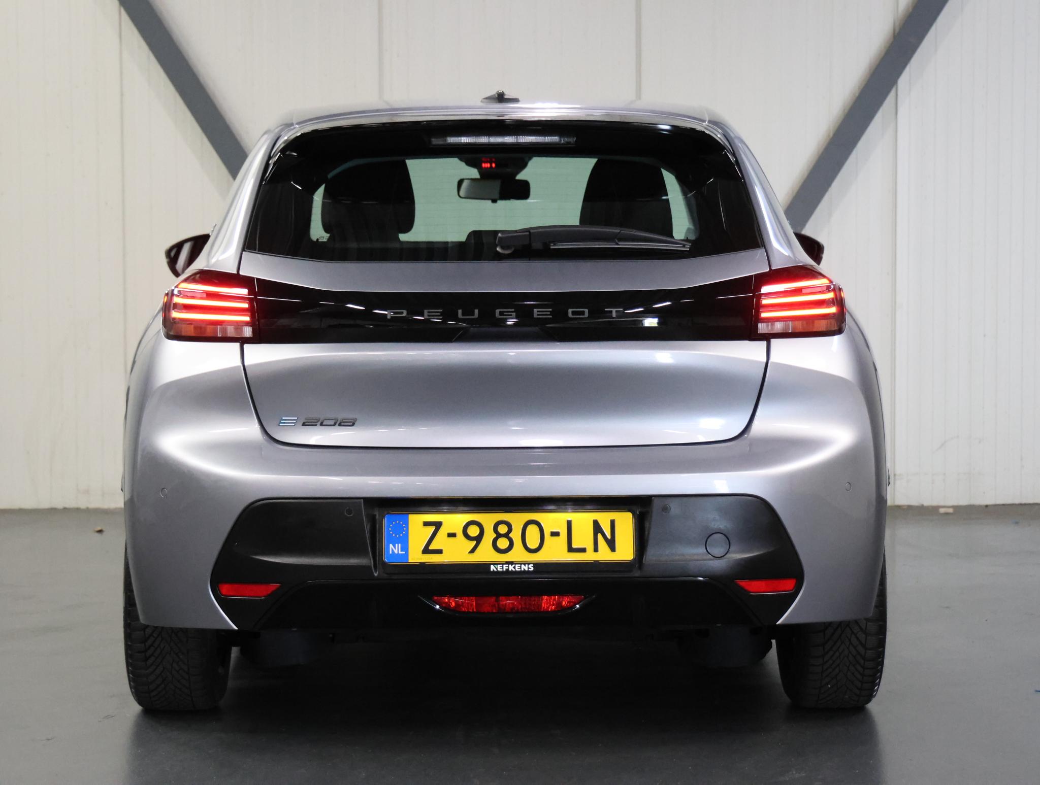 Peugeot e-208