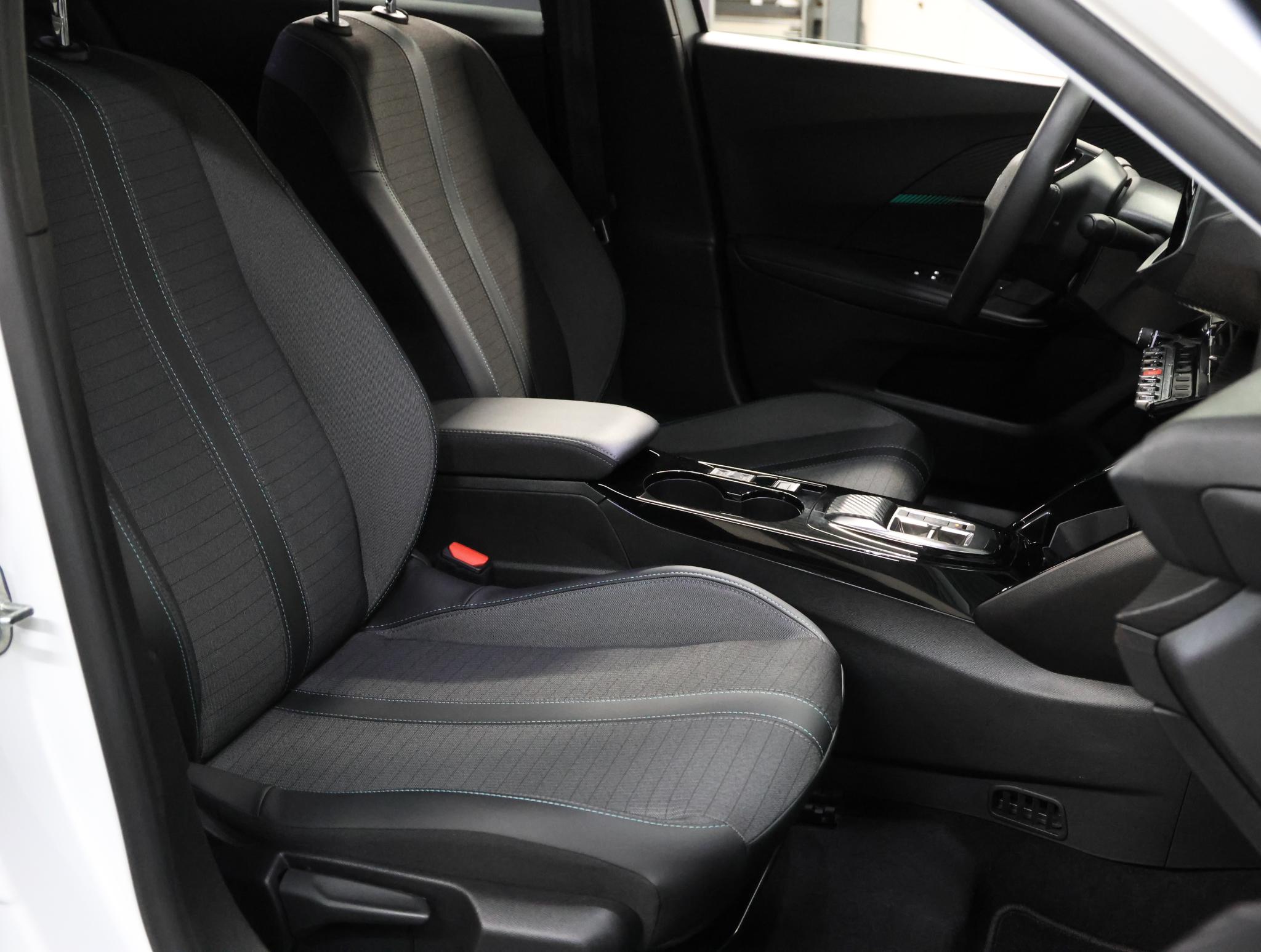 Peugeot e-2008