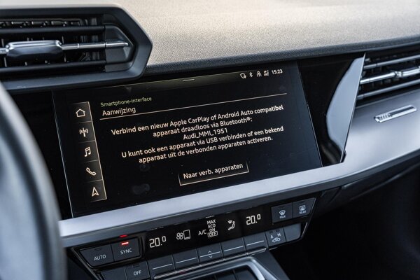 Apple Carplay/Android Auto Apple Carplay/Android Auto