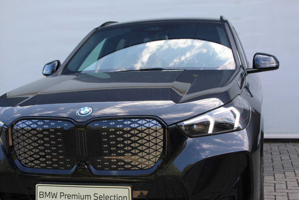 BMW iX1 14