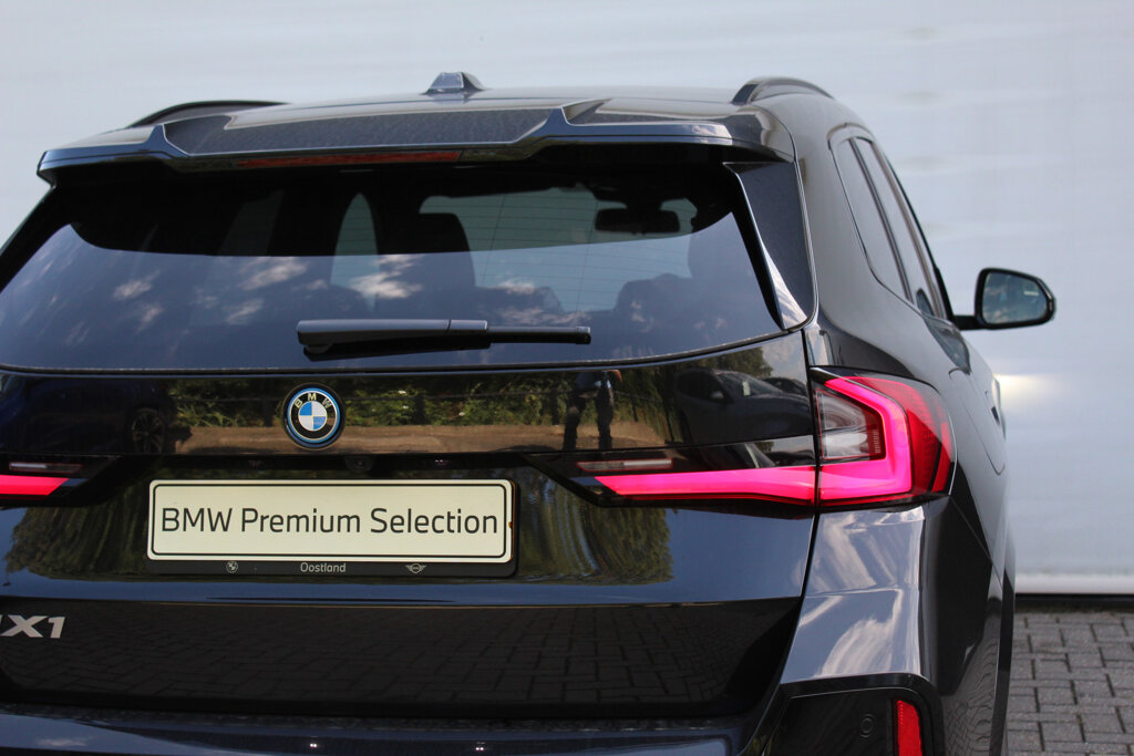 BMW iX1 17