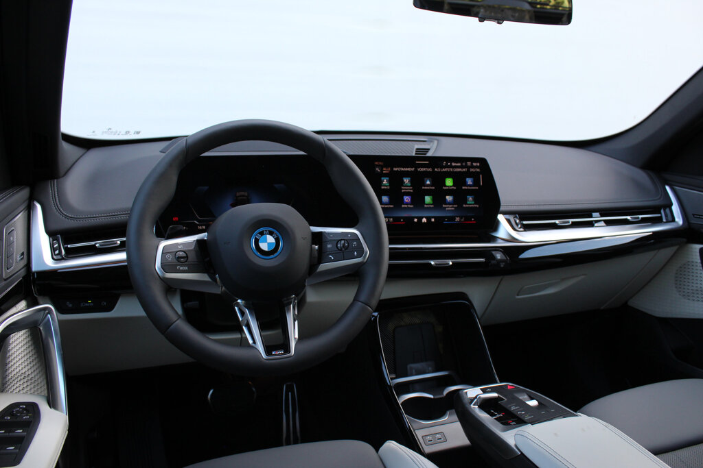 BMW iX1 31