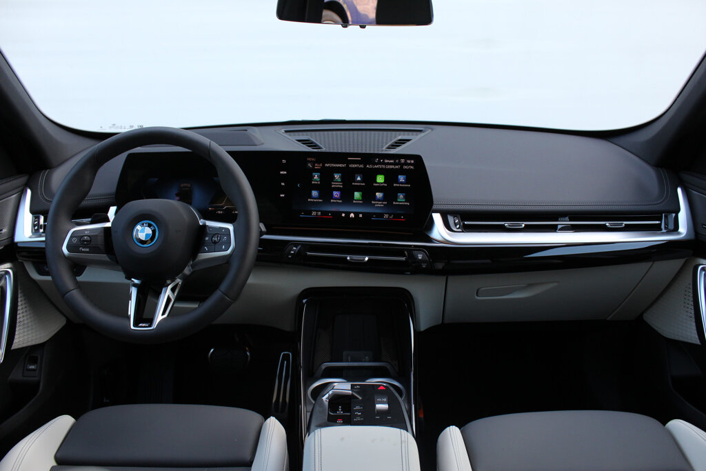 BMW iX1 32