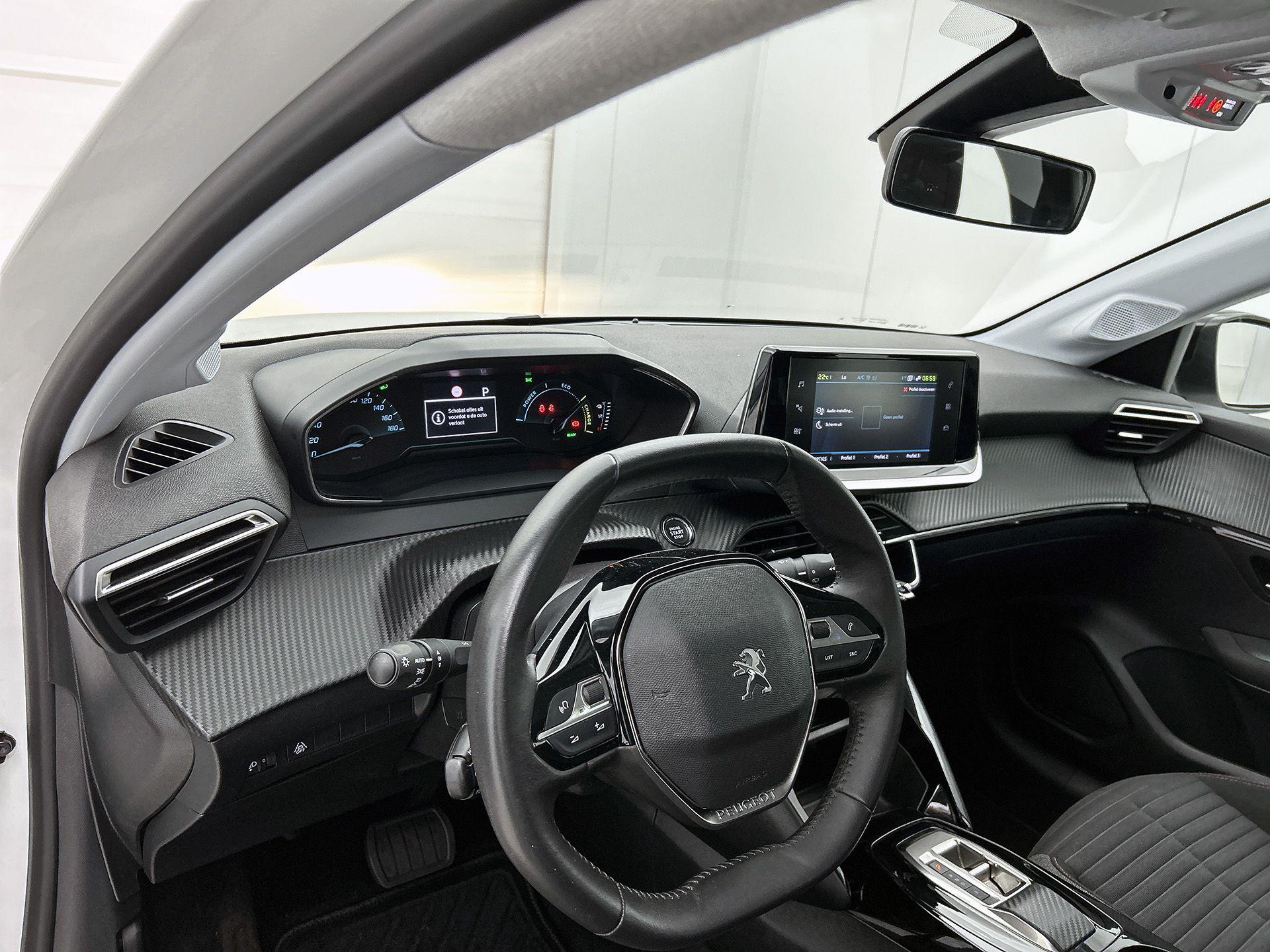 Peugeot e-208
