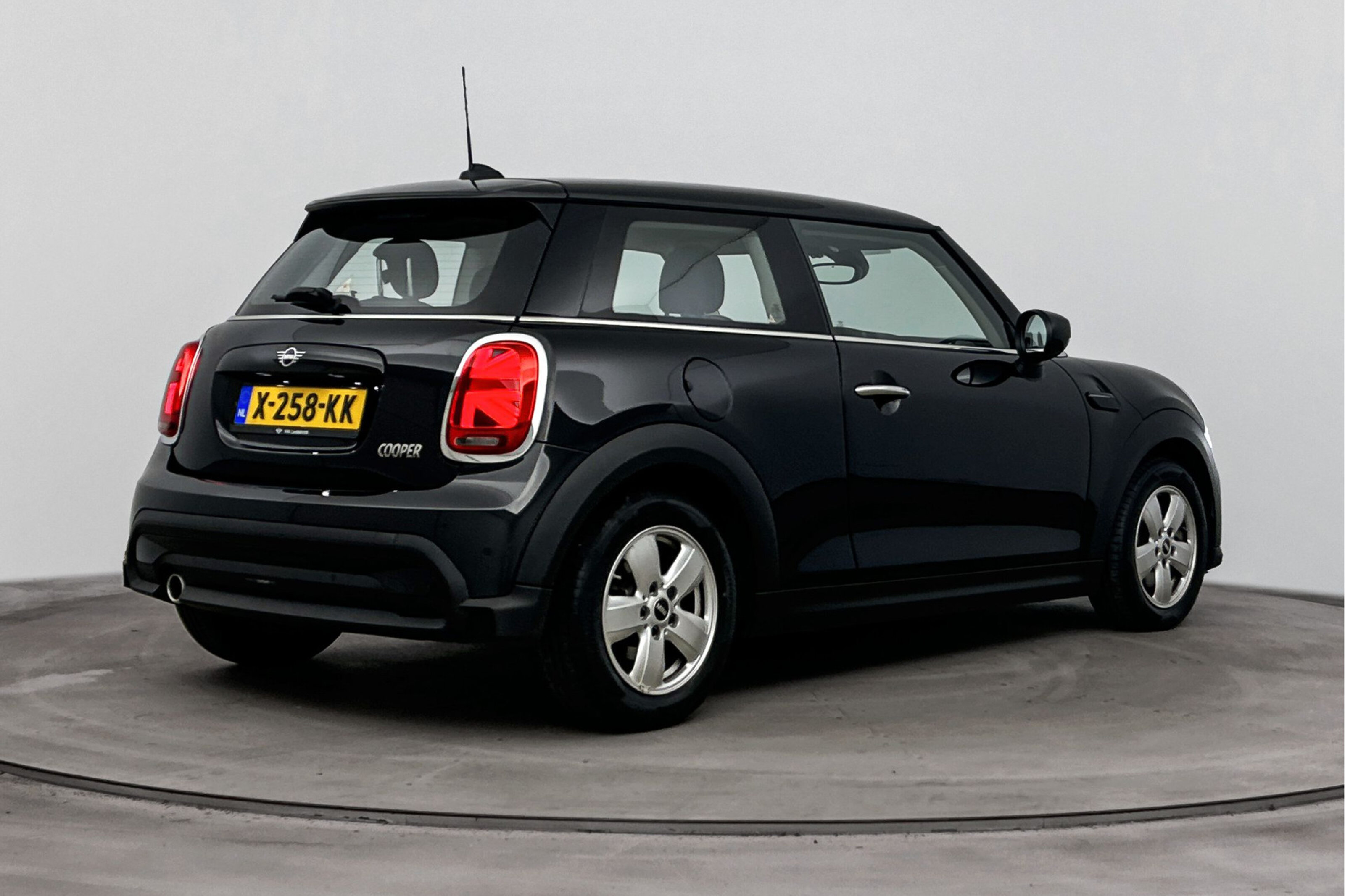 MINI Cooper Hatchback Essential Automaat