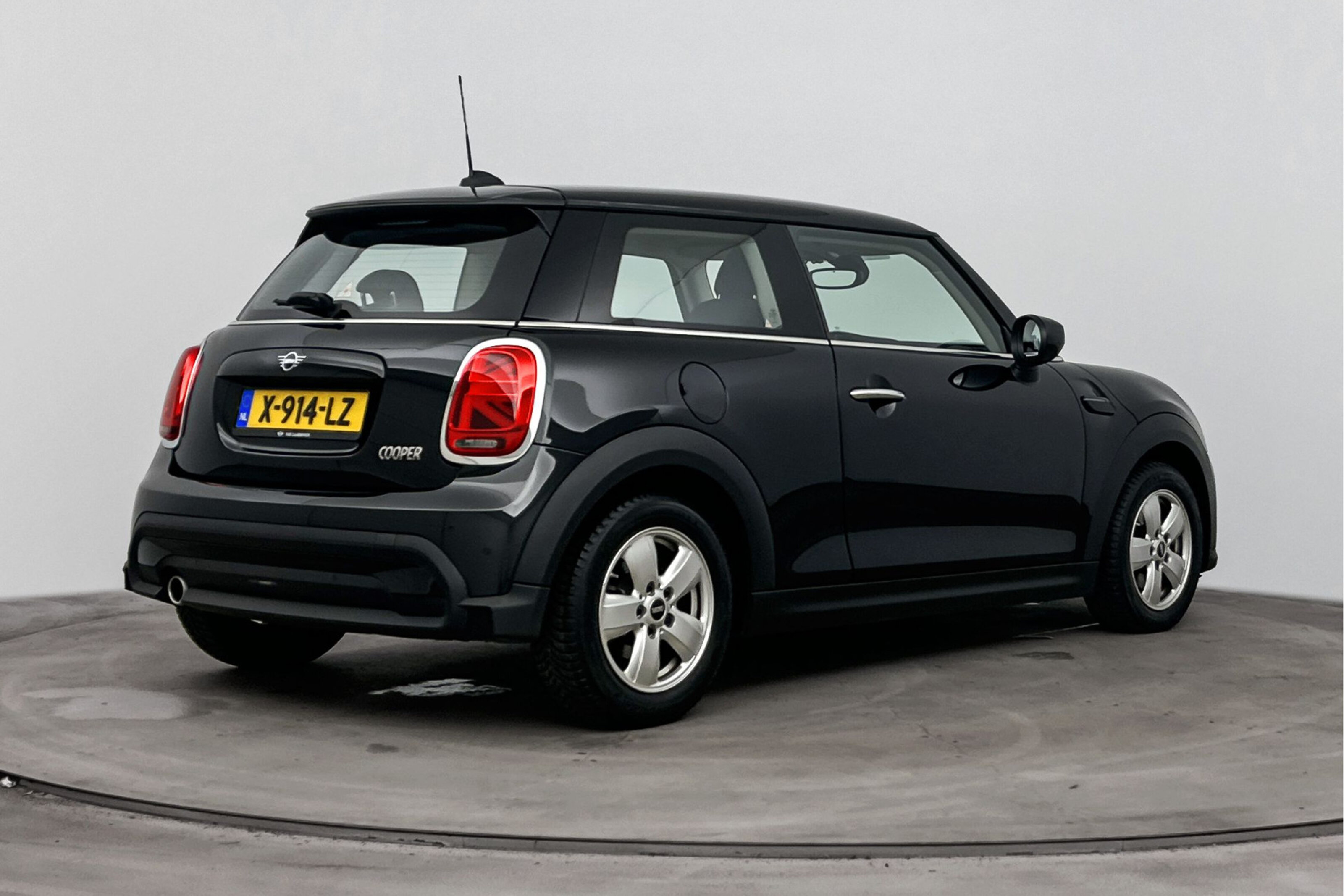 MINI Cooper Hatchback Essential Automaat
