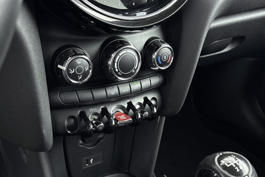 MINI One 19