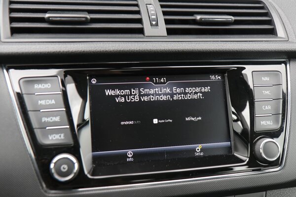 Apple Carplay/Android Auto Apple Carplay/Android Auto