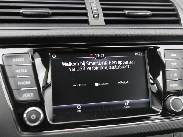 Apple Carplay/Android Auto Apple Carplay/Android Auto