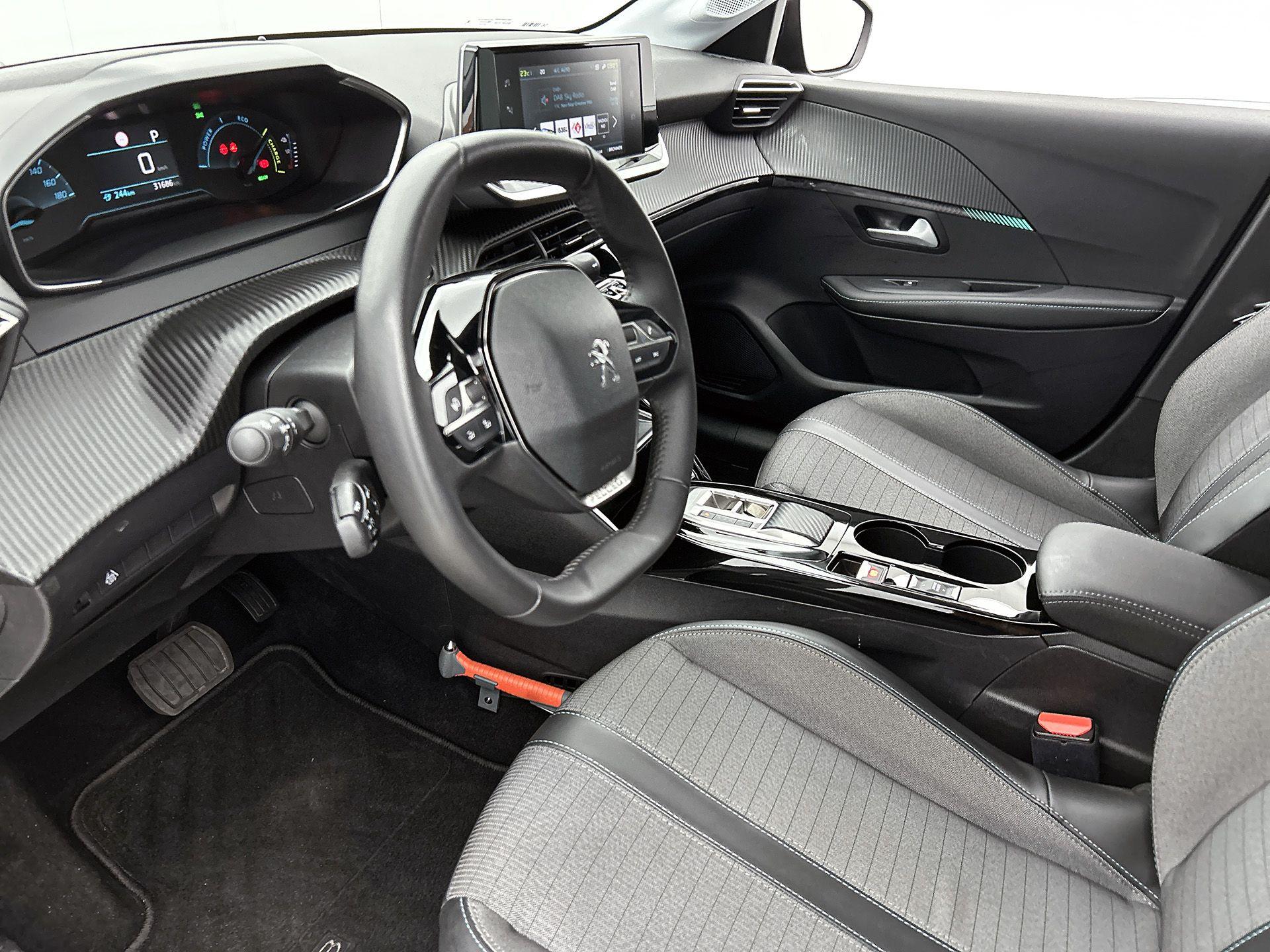 Peugeot e-208